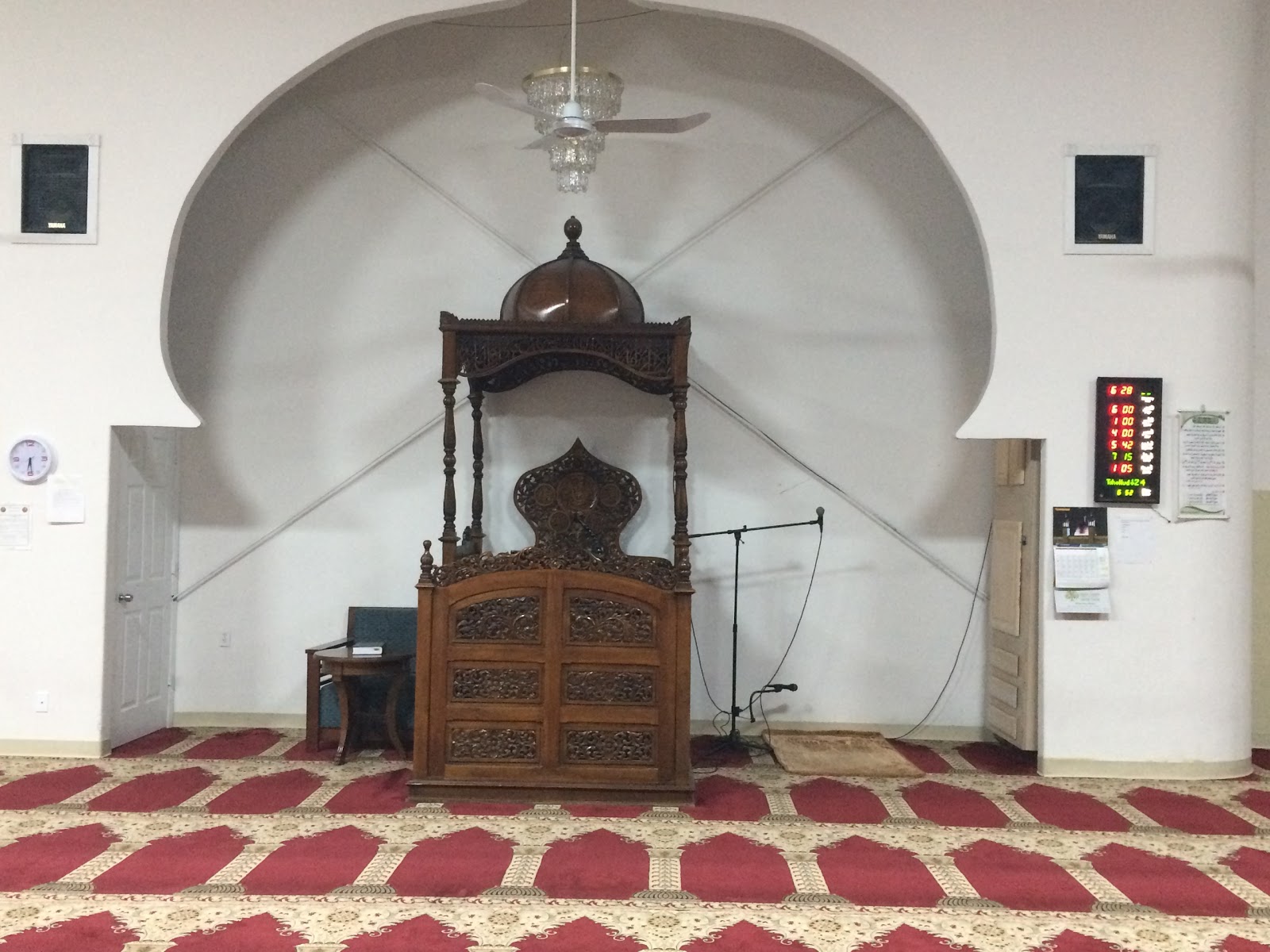 Masjid Al-Raheem mihrab and minbar area in Orlando, Florida