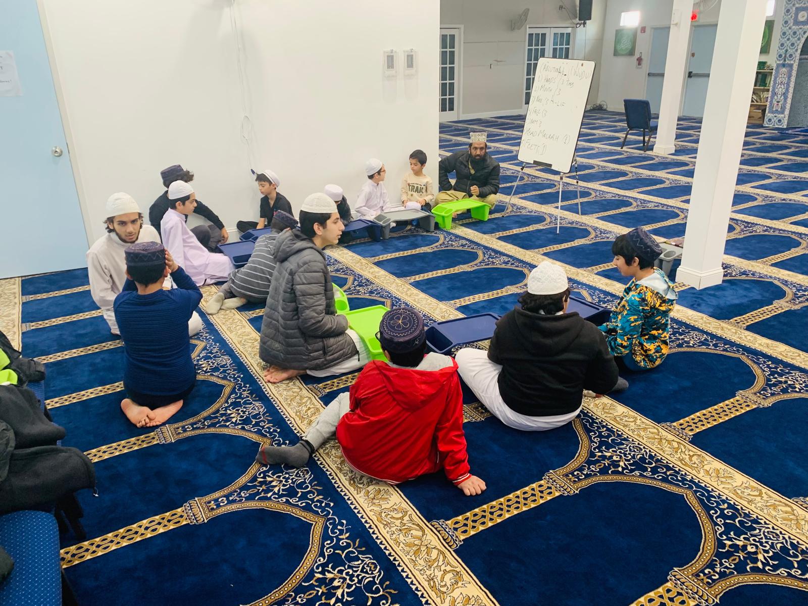 Quran class inside Faizan-E-Aisha Masjid