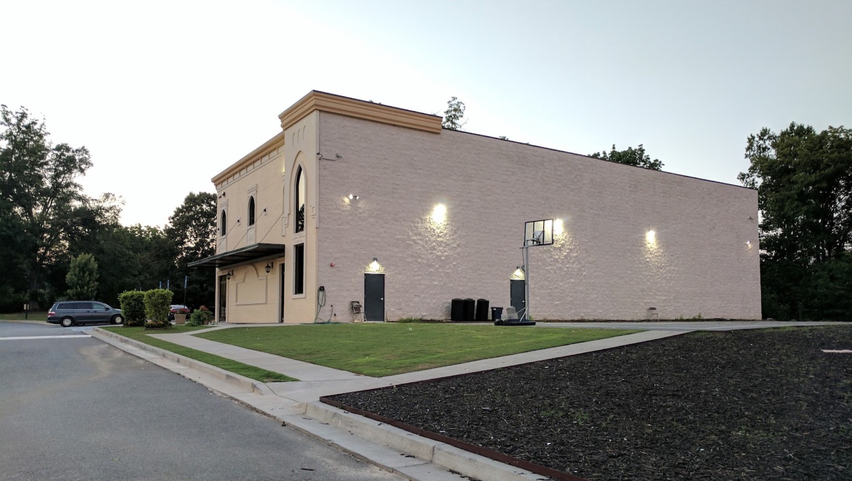 Exterior side view of Hamzah Islamic Center in Alpharetta