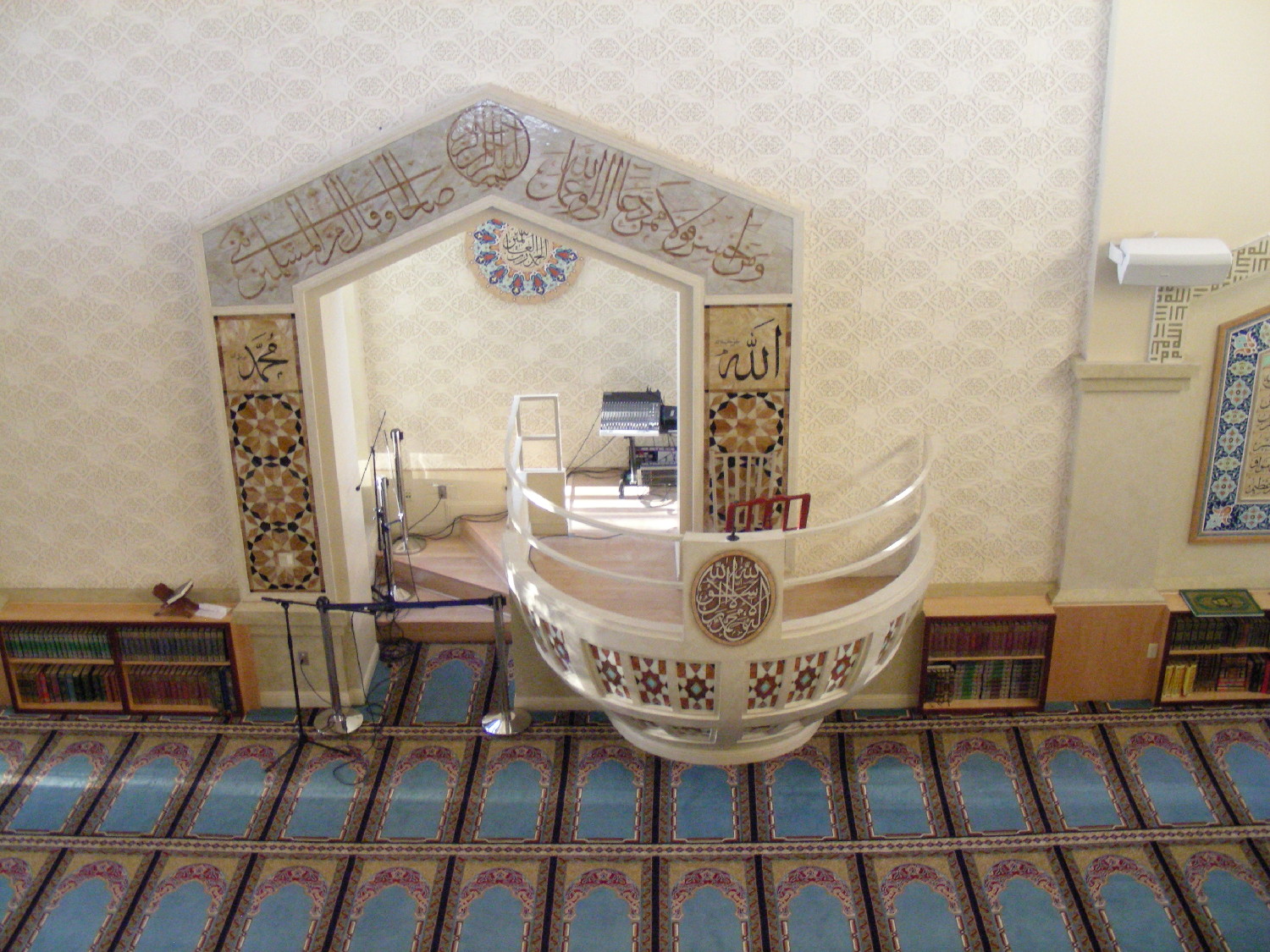Islamic Center of Irvine minbar and mihrab area inside the prayer hall