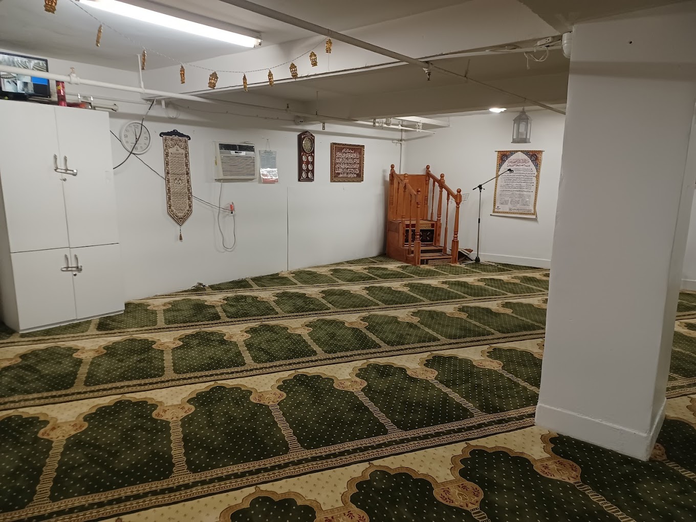 Masjid Awliyah of Allah prayer room in Midtown Manhattan