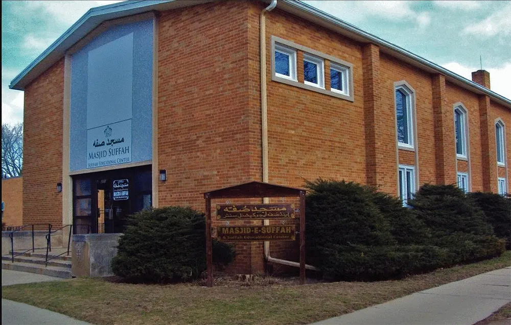 Suffah Masjid exterior on Karlov Avenue in Skokie